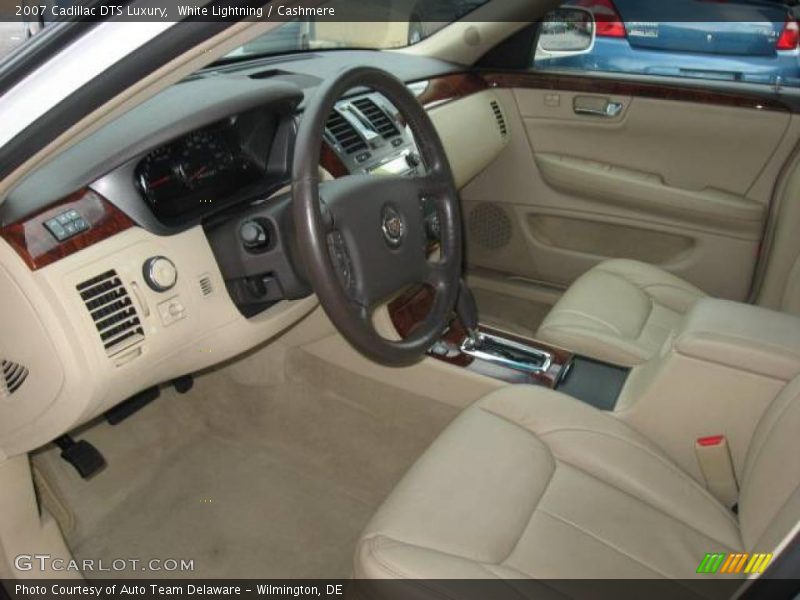 White Lightning / Cashmere 2007 Cadillac DTS Luxury