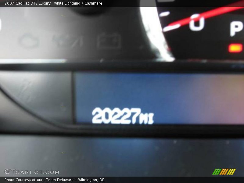 White Lightning / Cashmere 2007 Cadillac DTS Luxury