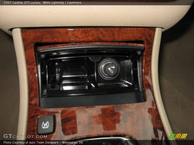 White Lightning / Cashmere 2007 Cadillac DTS Luxury