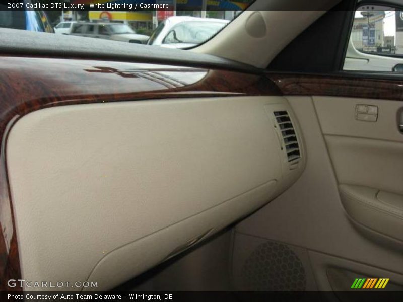 White Lightning / Cashmere 2007 Cadillac DTS Luxury