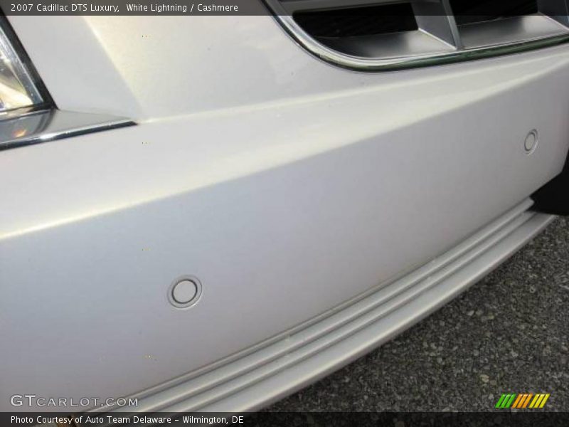 White Lightning / Cashmere 2007 Cadillac DTS Luxury