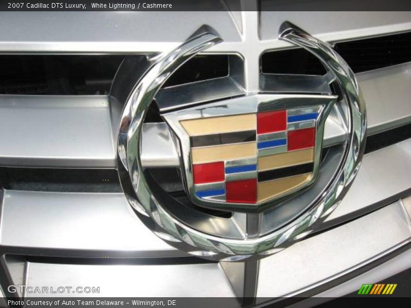 White Lightning / Cashmere 2007 Cadillac DTS Luxury