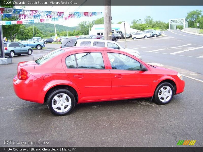 Victory Red / Gray 2005 Chevrolet Cobalt Sedan