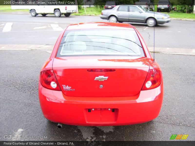 Victory Red / Gray 2005 Chevrolet Cobalt Sedan