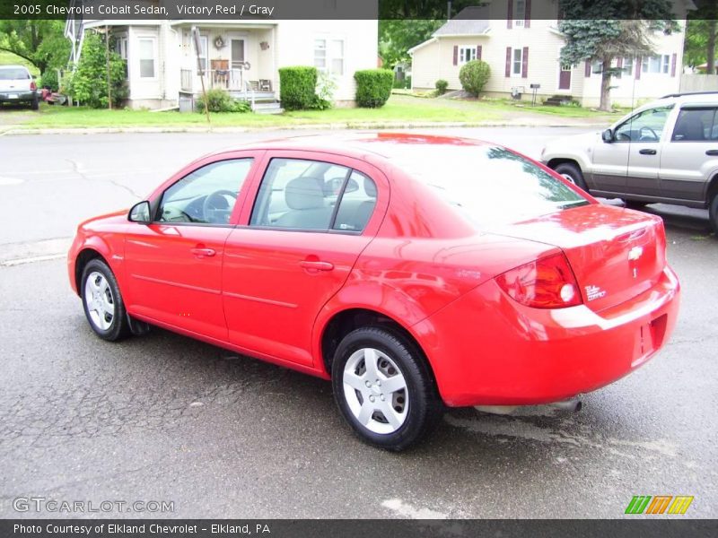 Victory Red / Gray 2005 Chevrolet Cobalt Sedan