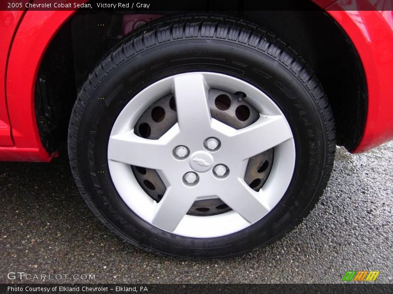 Victory Red / Gray 2005 Chevrolet Cobalt Sedan