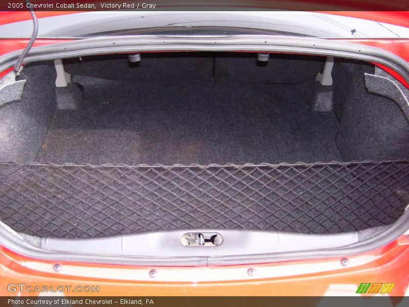 Victory Red / Gray 2005 Chevrolet Cobalt Sedan