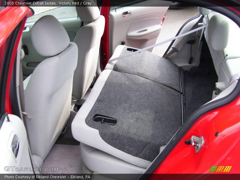 Victory Red / Gray 2005 Chevrolet Cobalt Sedan