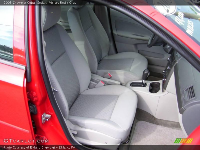 Victory Red / Gray 2005 Chevrolet Cobalt Sedan