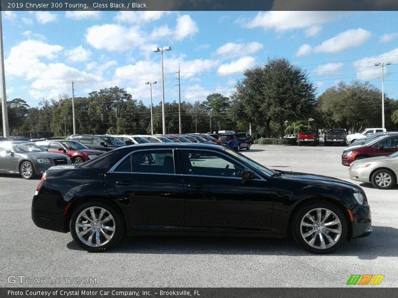 Gloss Black / Black 2019 Chrysler 300 Touring
