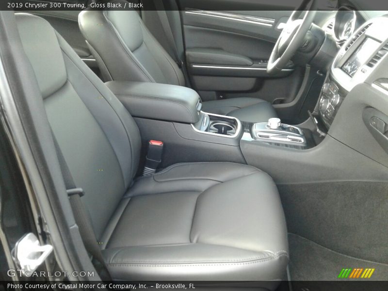 Gloss Black / Black 2019 Chrysler 300 Touring