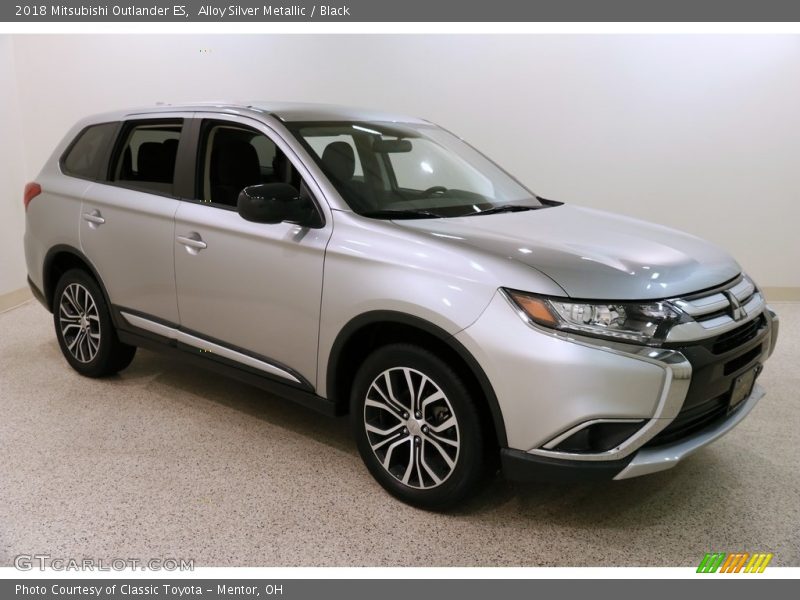 Front 3/4 View of 2018 Outlander ES