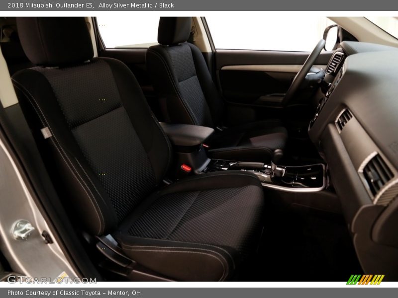 Alloy Silver Metallic / Black 2018 Mitsubishi Outlander ES
