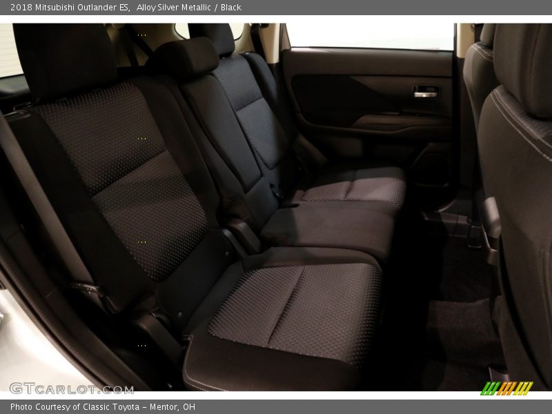 Alloy Silver Metallic / Black 2018 Mitsubishi Outlander ES