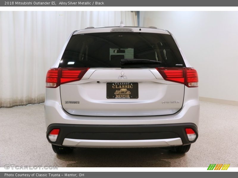 Alloy Silver Metallic / Black 2018 Mitsubishi Outlander ES