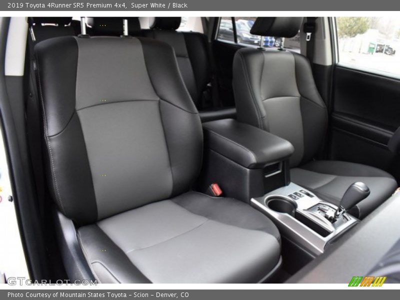 Super White / Black 2019 Toyota 4Runner SR5 Premium 4x4