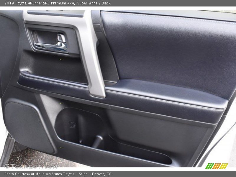 Super White / Black 2019 Toyota 4Runner SR5 Premium 4x4