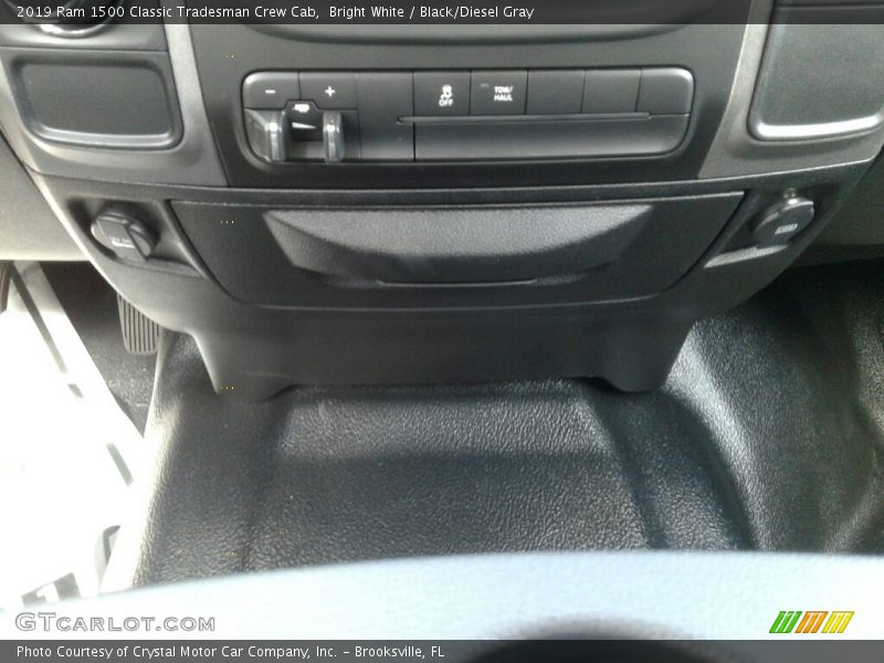 Bright White / Black/Diesel Gray 2019 Ram 1500 Classic Tradesman Crew Cab