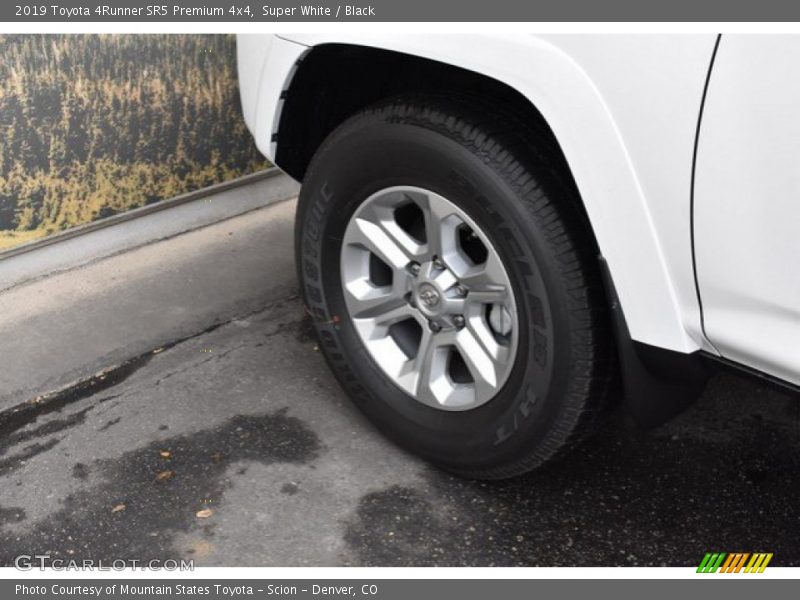 Super White / Black 2019 Toyota 4Runner SR5 Premium 4x4