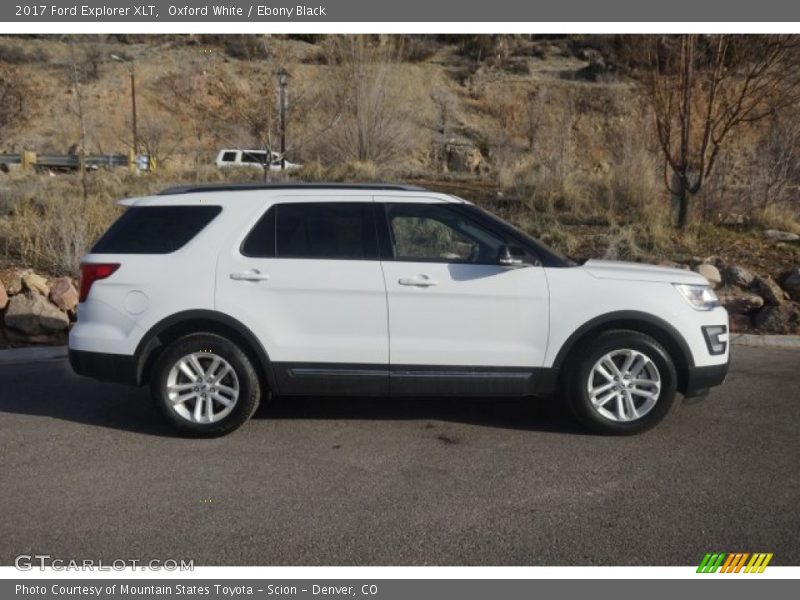 Oxford White / Ebony Black 2017 Ford Explorer XLT