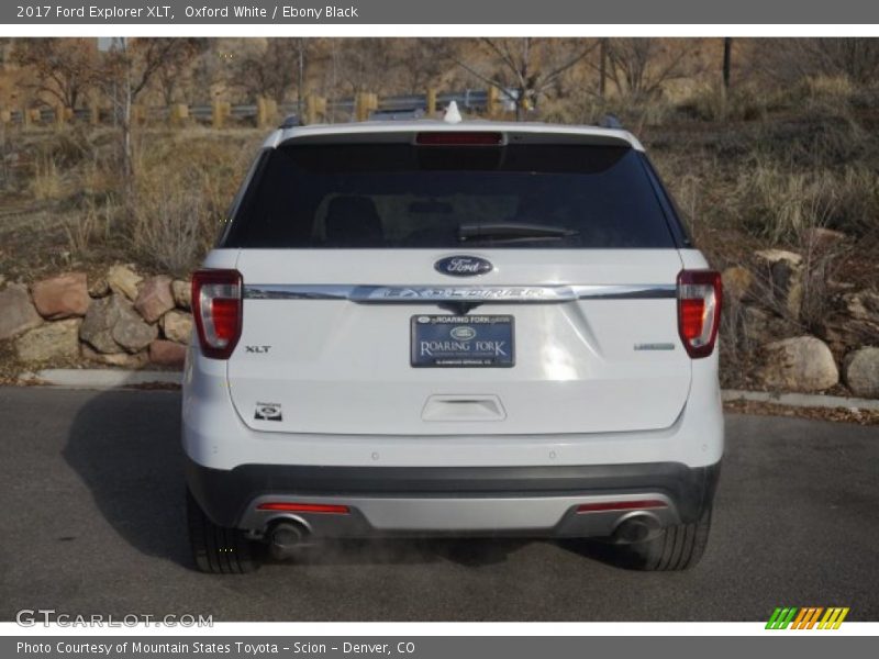 Oxford White / Ebony Black 2017 Ford Explorer XLT