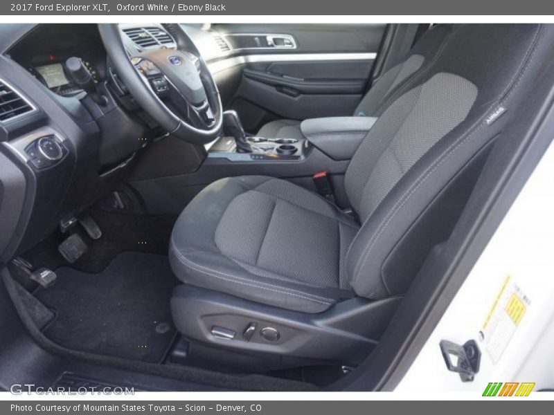 Oxford White / Ebony Black 2017 Ford Explorer XLT