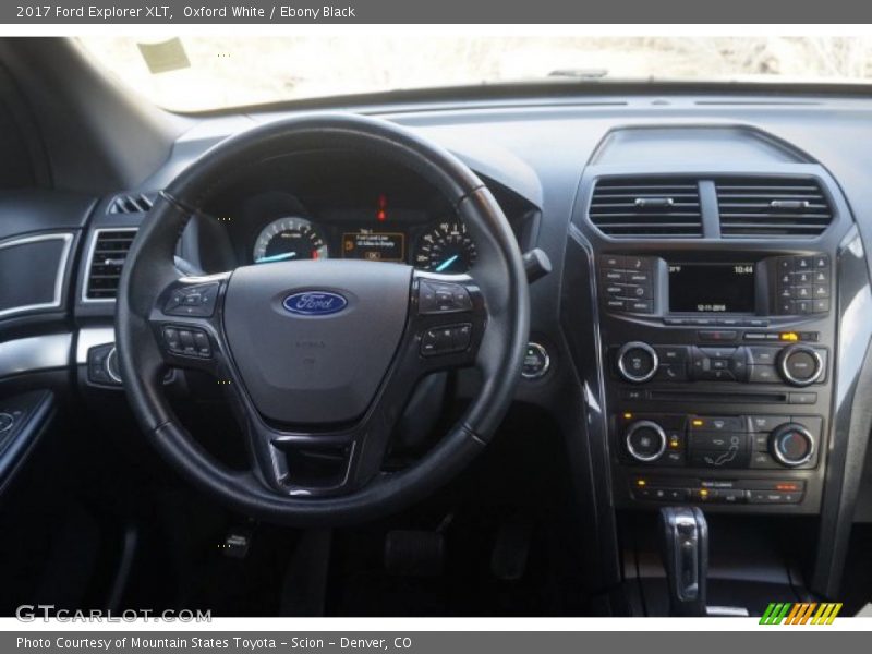 Oxford White / Ebony Black 2017 Ford Explorer XLT