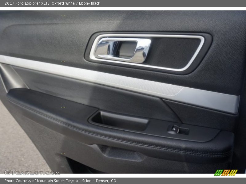 Oxford White / Ebony Black 2017 Ford Explorer XLT