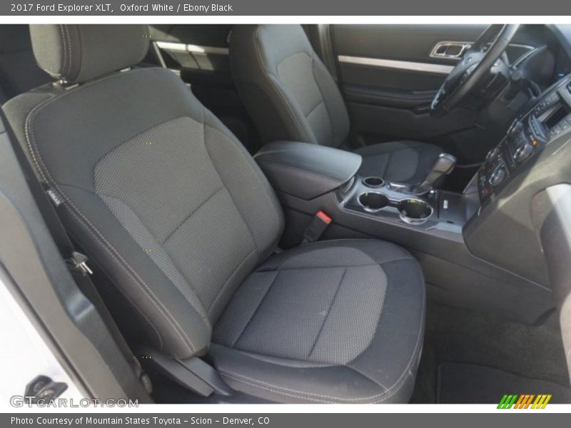 Oxford White / Ebony Black 2017 Ford Explorer XLT