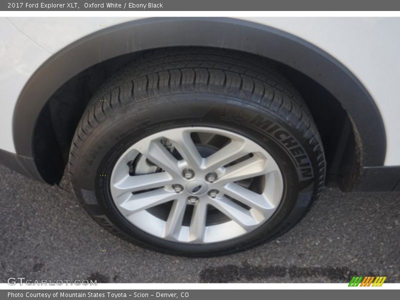 Oxford White / Ebony Black 2017 Ford Explorer XLT