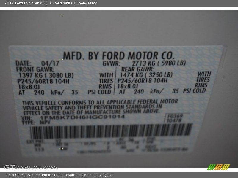 Oxford White / Ebony Black 2017 Ford Explorer XLT