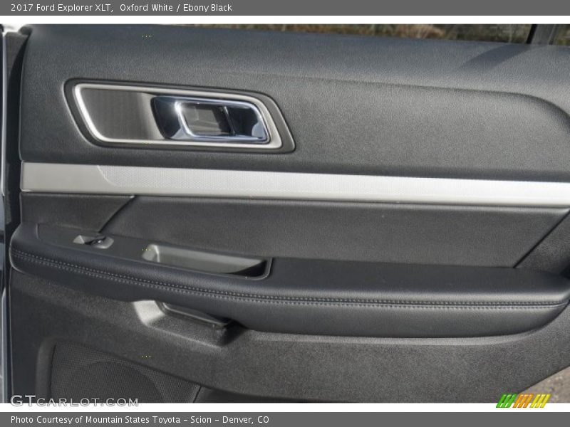 Oxford White / Ebony Black 2017 Ford Explorer XLT
