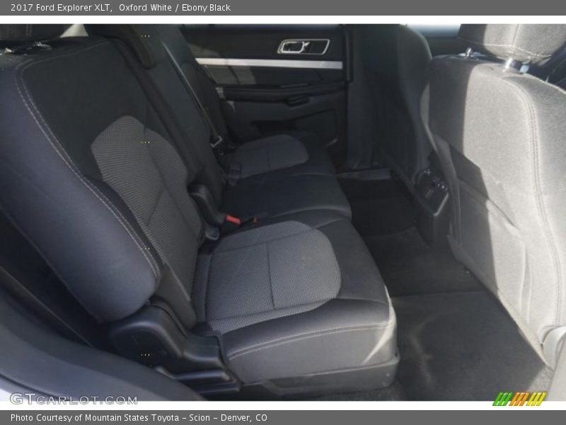 Oxford White / Ebony Black 2017 Ford Explorer XLT