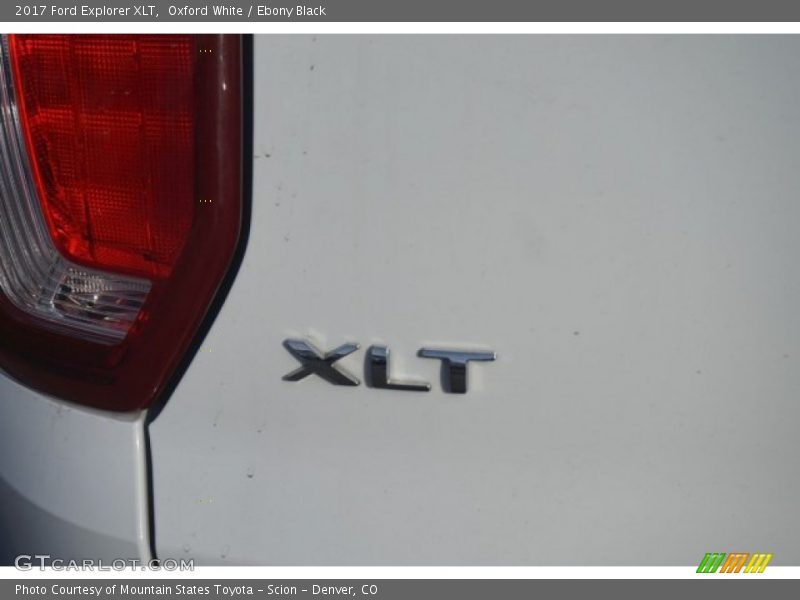 Oxford White / Ebony Black 2017 Ford Explorer XLT