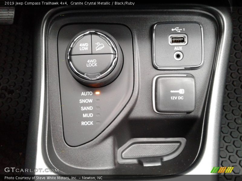 Granite Crystal Metallic / Black/Ruby 2019 Jeep Compass Trailhawk 4x4