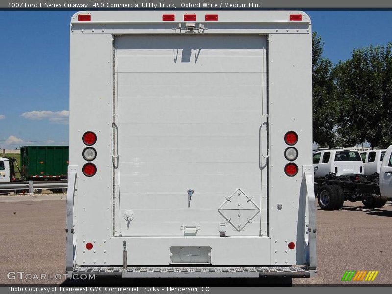 Oxford White / Medium Flint 2007 Ford E Series Cutaway E450 Commercial Utility Truck