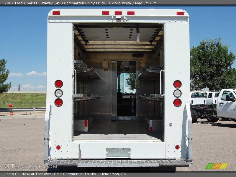 Oxford White / Medium Flint 2007 Ford E Series Cutaway E450 Commercial Utility Truck