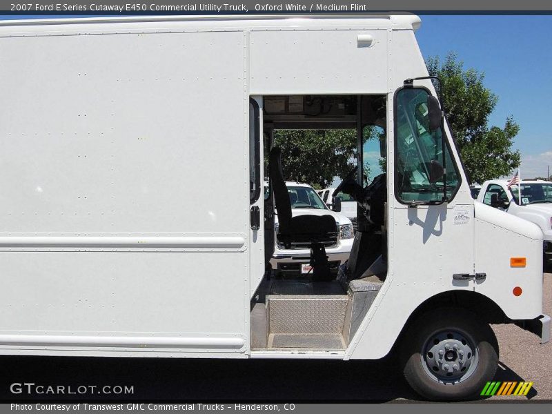 Oxford White / Medium Flint 2007 Ford E Series Cutaway E450 Commercial Utility Truck
