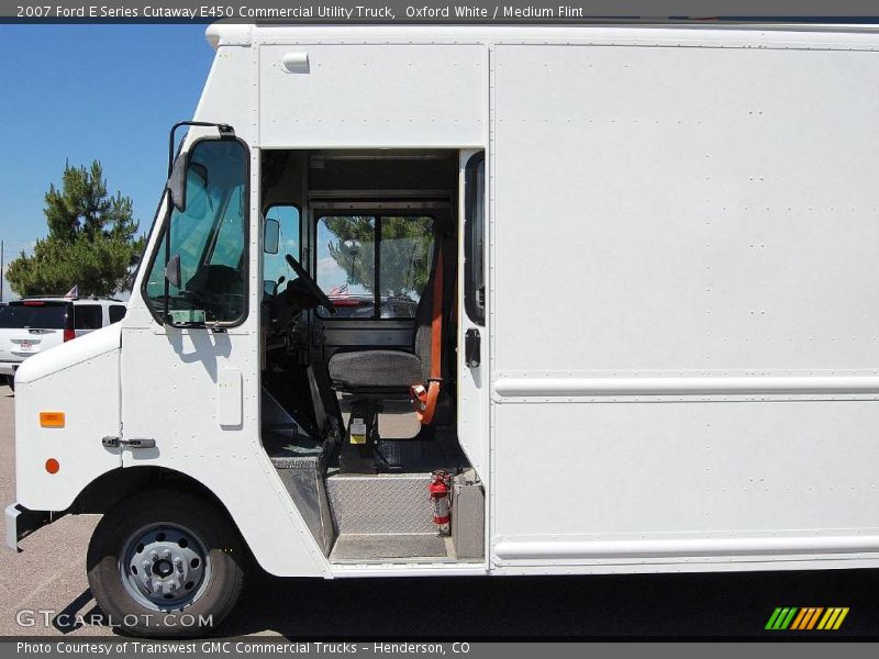 Oxford White / Medium Flint 2007 Ford E Series Cutaway E450 Commercial Utility Truck