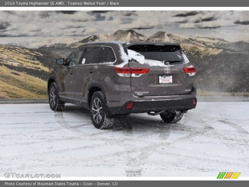 Toasted Walnut Pearl / Black 2019 Toyota Highlander SE AWD
