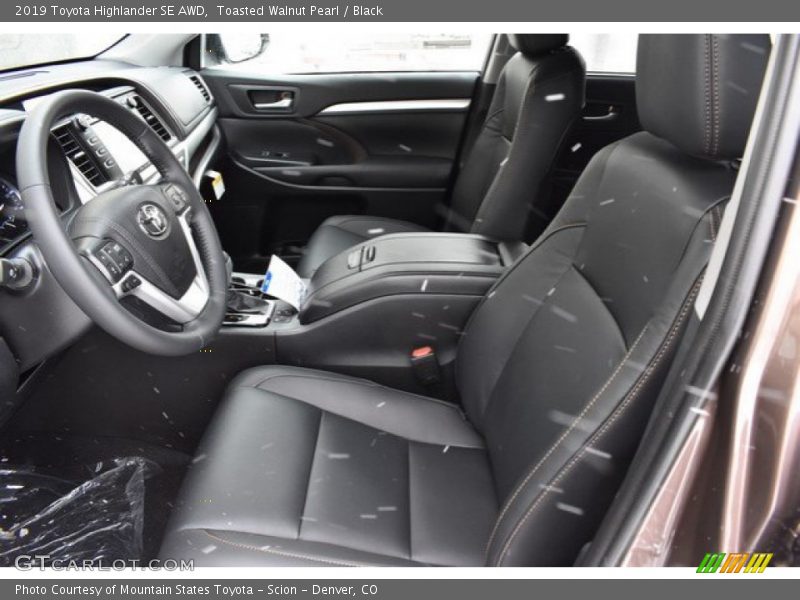 Toasted Walnut Pearl / Black 2019 Toyota Highlander SE AWD