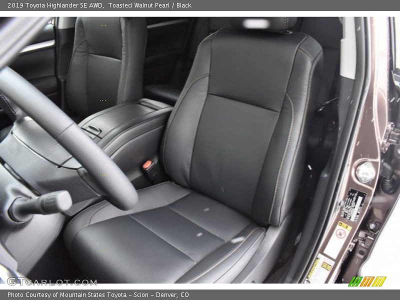 Toasted Walnut Pearl / Black 2019 Toyota Highlander SE AWD