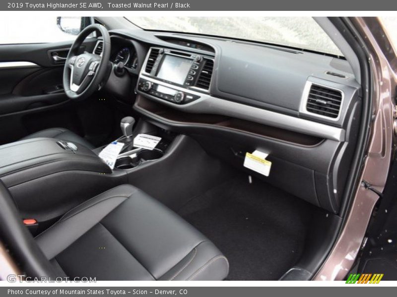 Toasted Walnut Pearl / Black 2019 Toyota Highlander SE AWD
