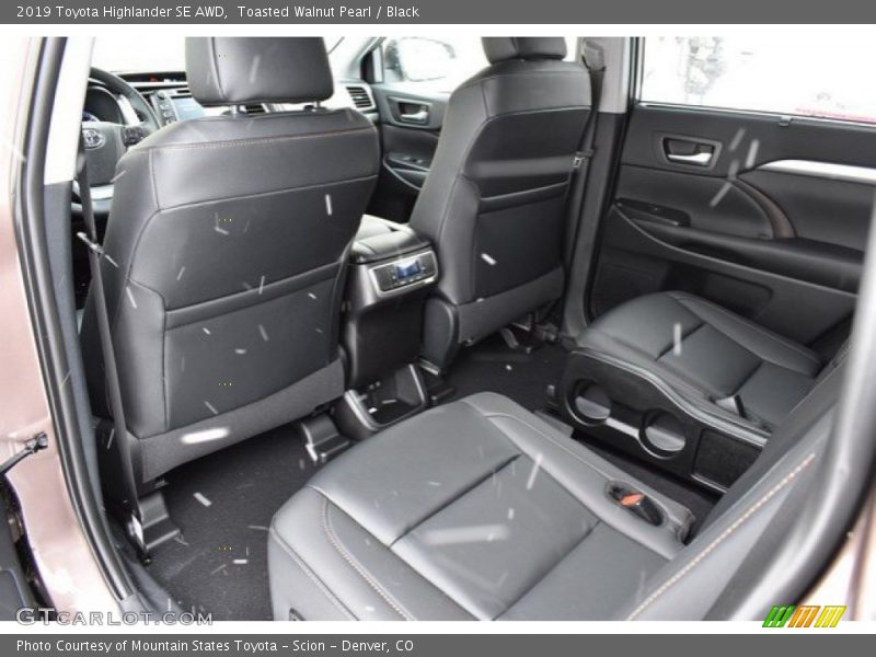 Toasted Walnut Pearl / Black 2019 Toyota Highlander SE AWD