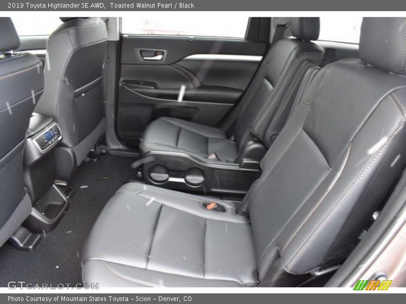 Toasted Walnut Pearl / Black 2019 Toyota Highlander SE AWD