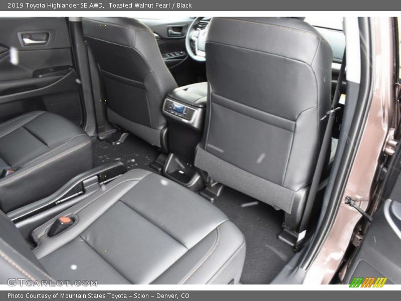 Toasted Walnut Pearl / Black 2019 Toyota Highlander SE AWD
