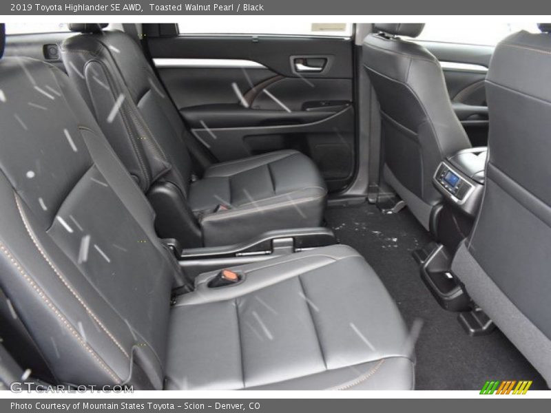 Toasted Walnut Pearl / Black 2019 Toyota Highlander SE AWD
