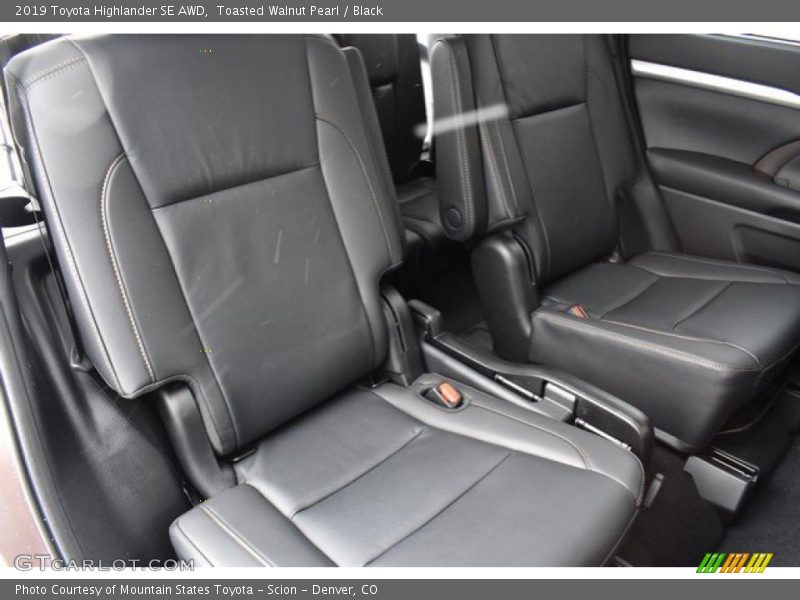 Toasted Walnut Pearl / Black 2019 Toyota Highlander SE AWD