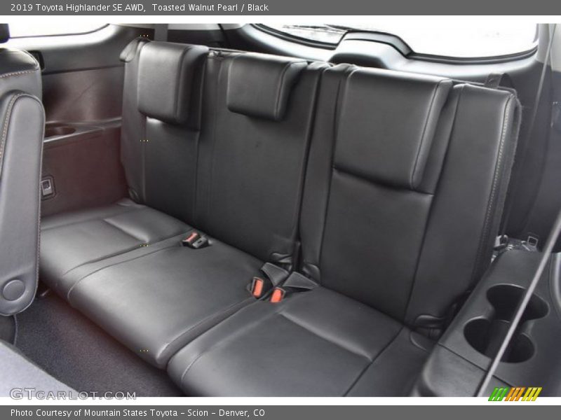 Toasted Walnut Pearl / Black 2019 Toyota Highlander SE AWD