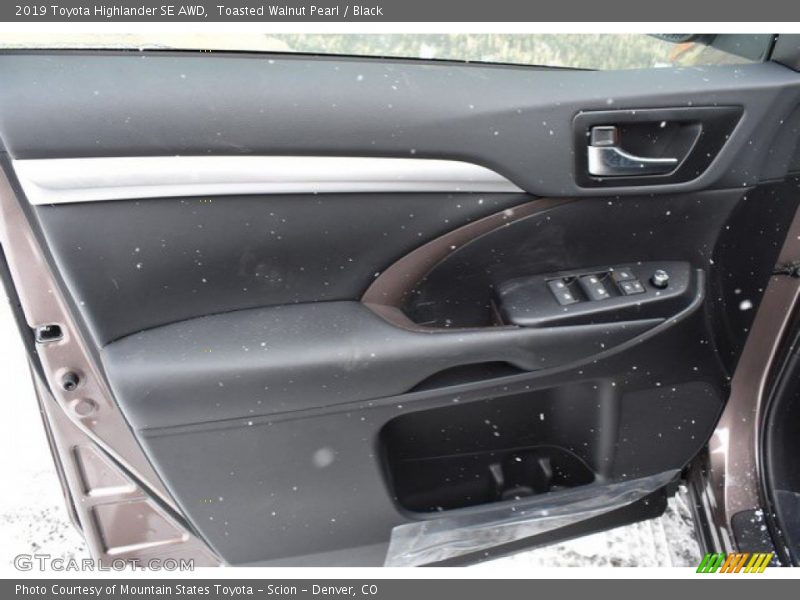 Toasted Walnut Pearl / Black 2019 Toyota Highlander SE AWD